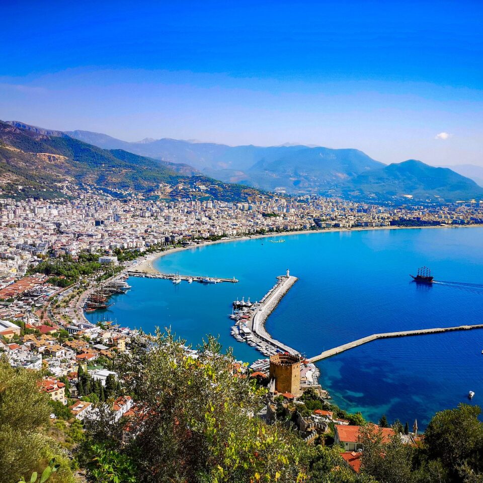 Alanya esnafı turizm sezonuna temkinli yaklaşıyor